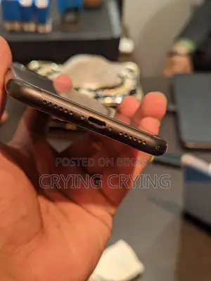 Apple iPhone 11 . (Used)