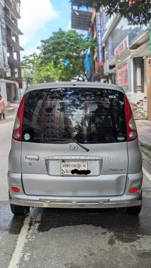 টয়োটা ফানকার্গো ২০০১