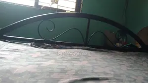 লোহার একটি খাট বিক্রয় করা হবে