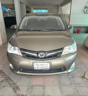 Toyota Fielder 2012