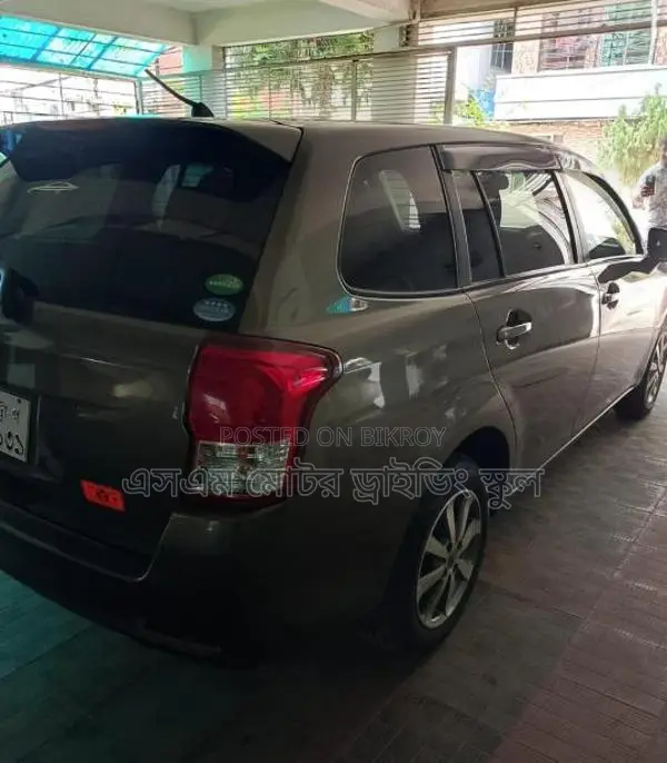 Toyota Fielder 2012