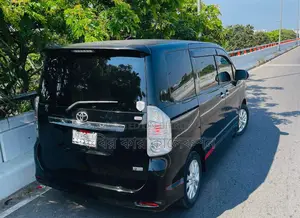 Toyota Noah X SI grade 2011