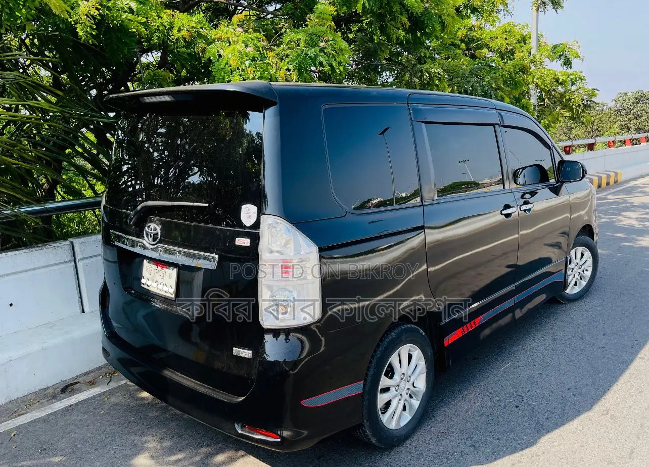 Toyota Noah X SI grade 2011