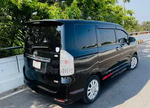 Toyota Noah X SI grade 2011