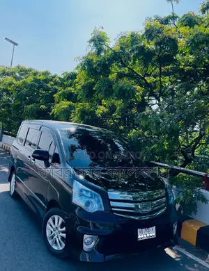 Toyota Noah X SI grade 2011