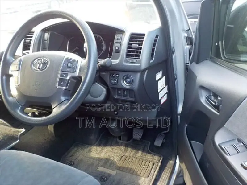 Toyota Hiace GRAND CABIN SILVER 2021