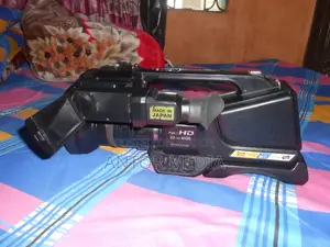 প্যানাসনিক H2 প্রফেশন্যাল ভিডিও ক্যামেরা
