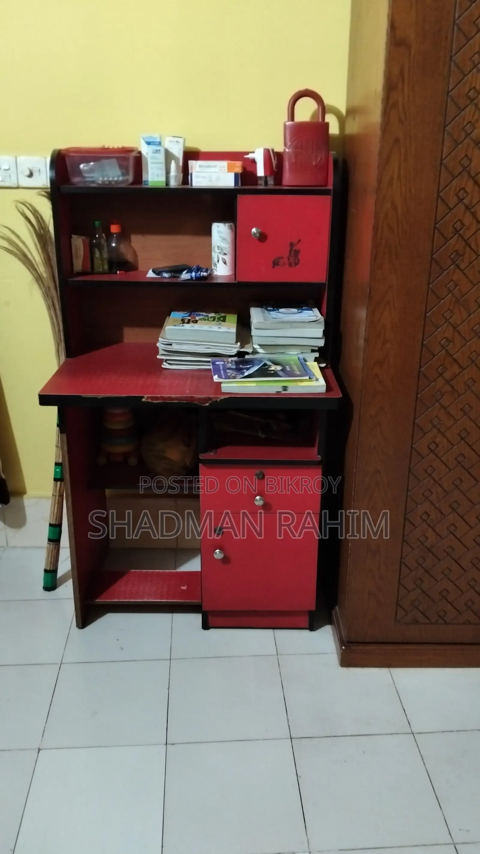 এই পড়ার টেবিল বিক্রি হবে