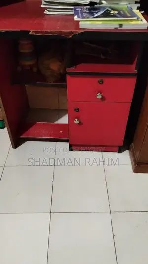 এই পড়ার টেবিল বিক্রি হবে