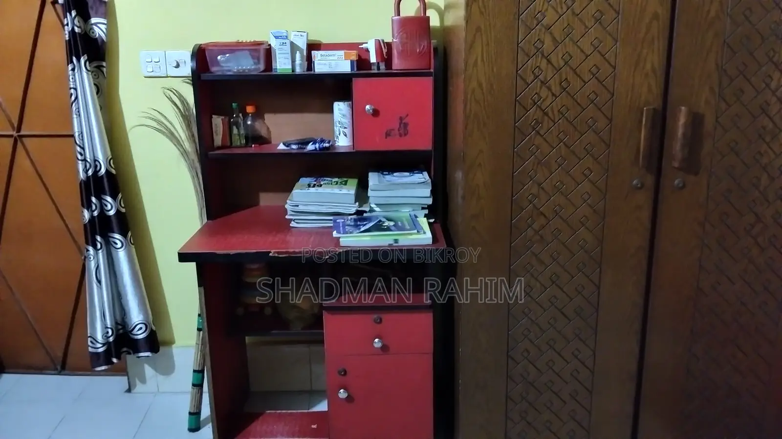 এই পড়ার টেবিল বিক্রি হবে