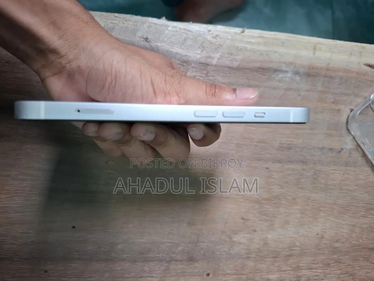 Apple iPhone 13 (Used)
