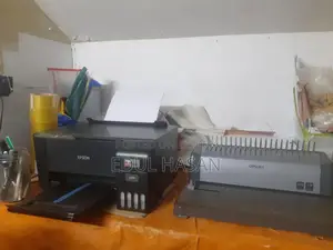 স্টেশনারি দোকানের মালামাল বিক্রয় হবে