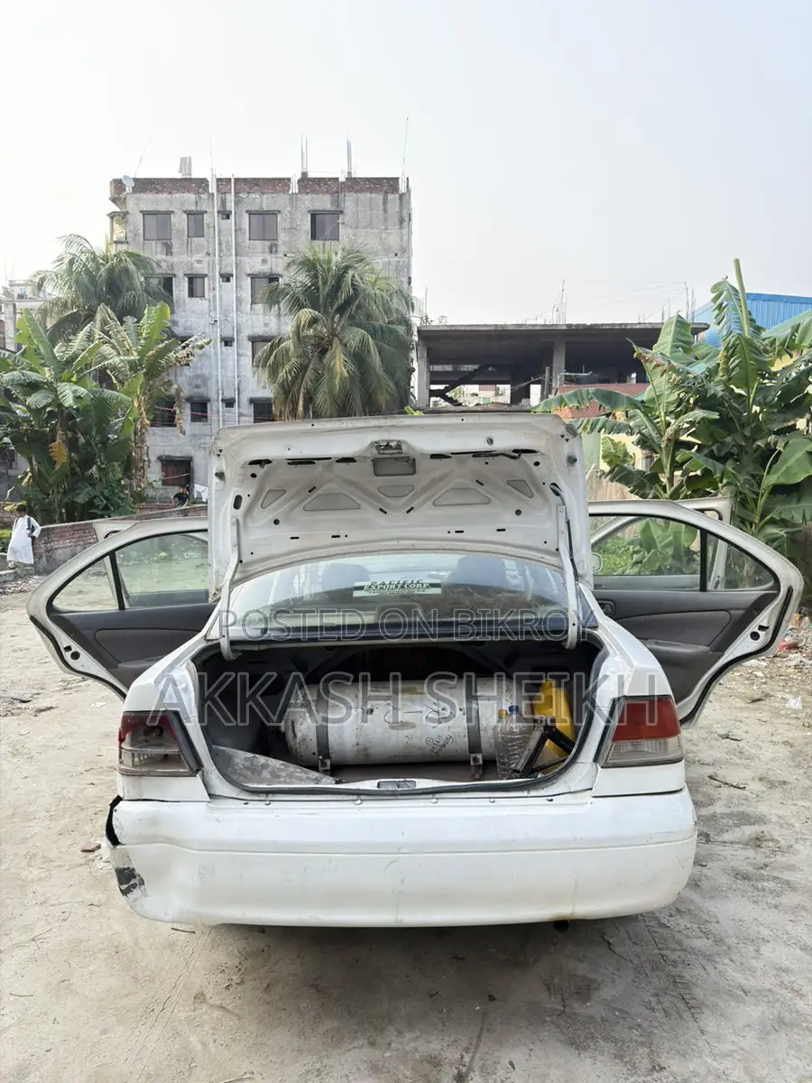 Nissan Sunny 2004