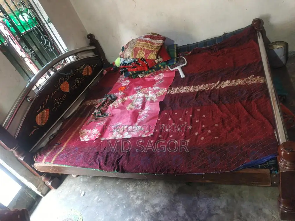 স্টিল এবং মেয়েগুলি কাট