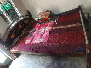 স্টিল এবং মেয়েগুলি কাট