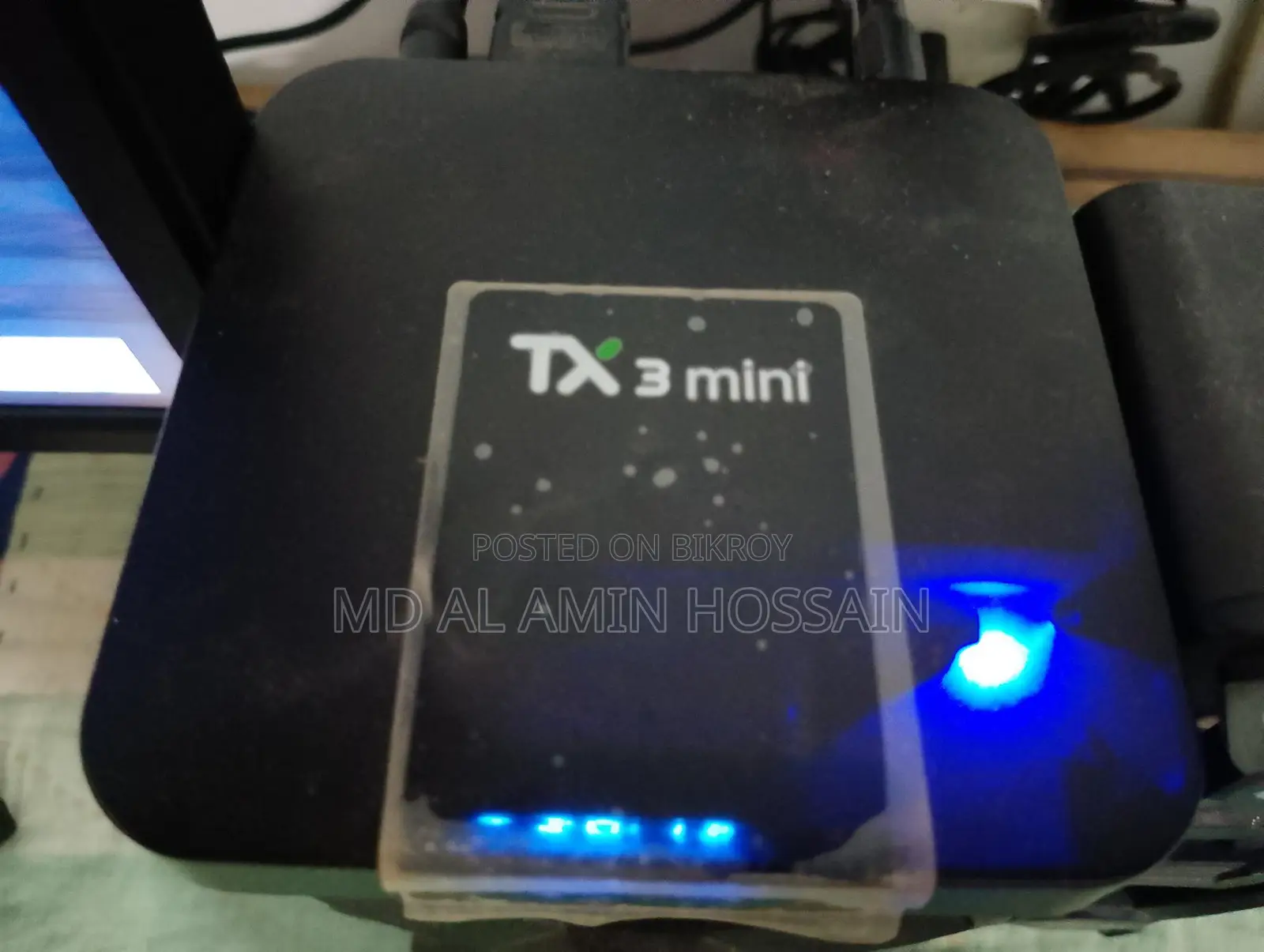 19-inch LED Monitor and 1 Tx 3 Mini Android TV Box