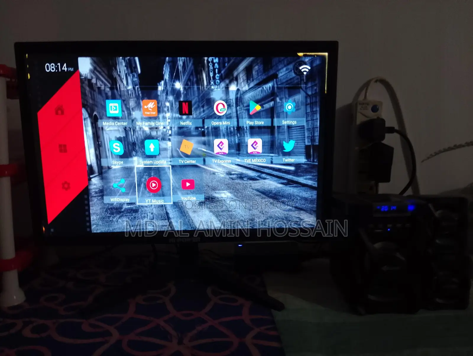19-inch LED Monitor and 1 Tx 3 Mini Android TV Box