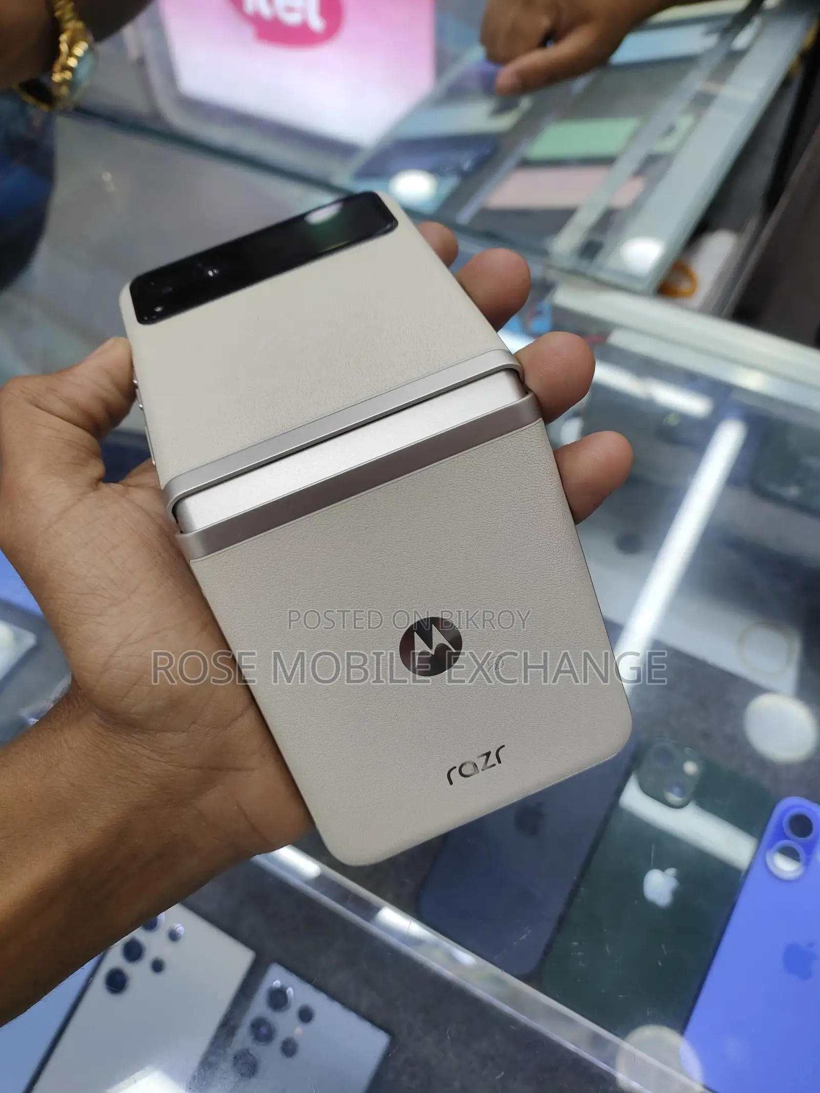 Motorola Razr ৮/২৫৬ এক্সচেঞ্জ (ব্যবহৃত)