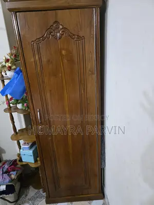 চিটাগং সেগুন কাঠের আলমারি।