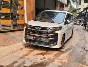 Toyota Noah 2022
