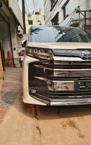 Toyota Noah 2022