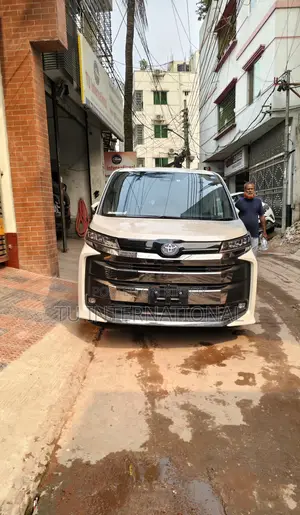 Toyota Noah 2022
