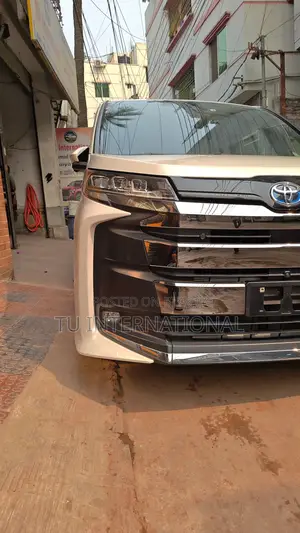 Toyota Noah 2022