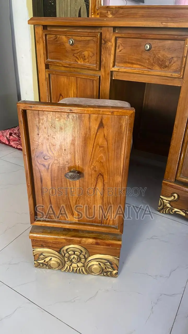 Beautiful and sturdy wooden dressing table for sale