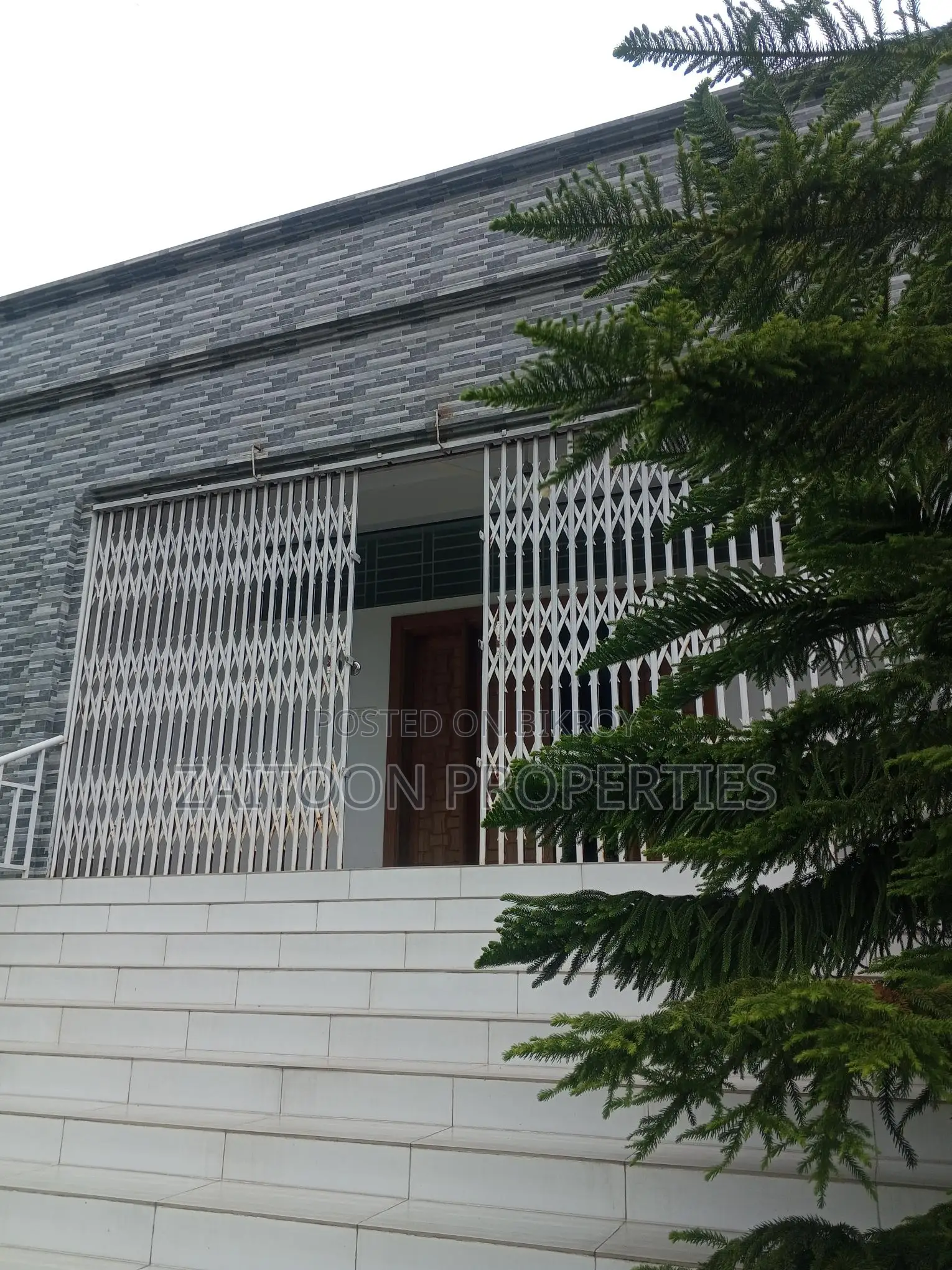 বিলাসবহুল এই বাংলো বাড়ি হতে পারে আপনার স্বপ্নের ঠিকানা।