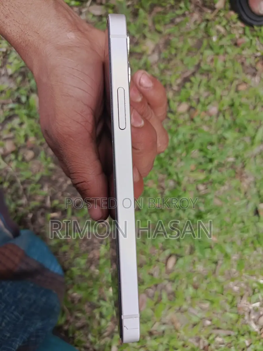 Apple iPhone 12 (Used)