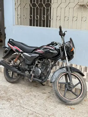 Bajaj Platina 100 . 2017