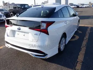 Toyota Prius S Safety Plus Pearl 2021
