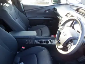 Toyota Prius S Safety Plus Pearl 2021
