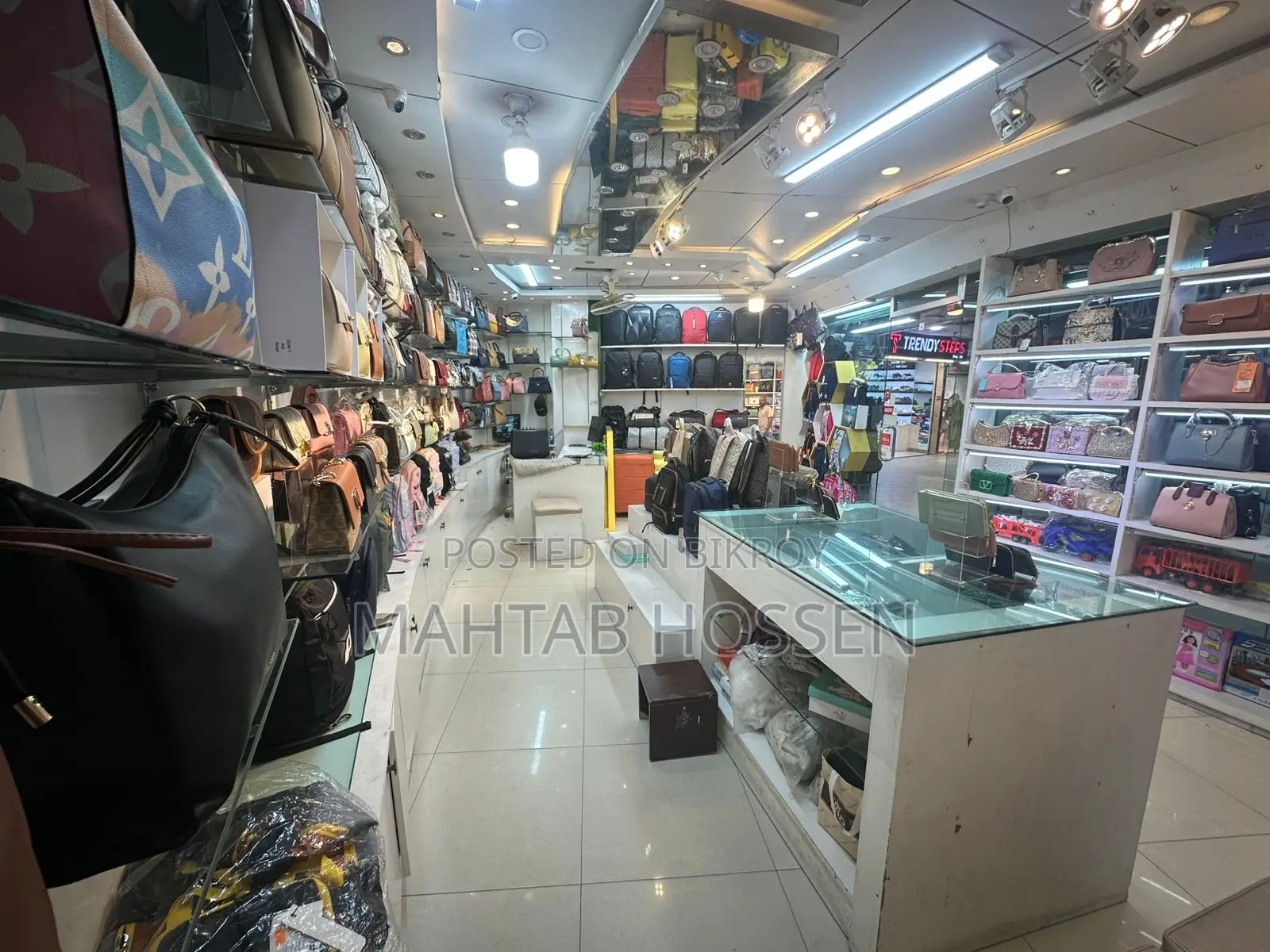 Urgent: Jewelry or Bag Shop for Rent.