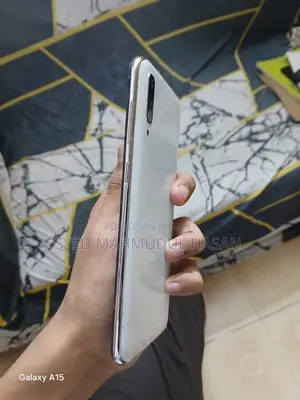 Samsung Galaxy A70 128 GB White