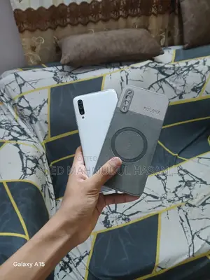 Samsung Galaxy A70 128 GB White