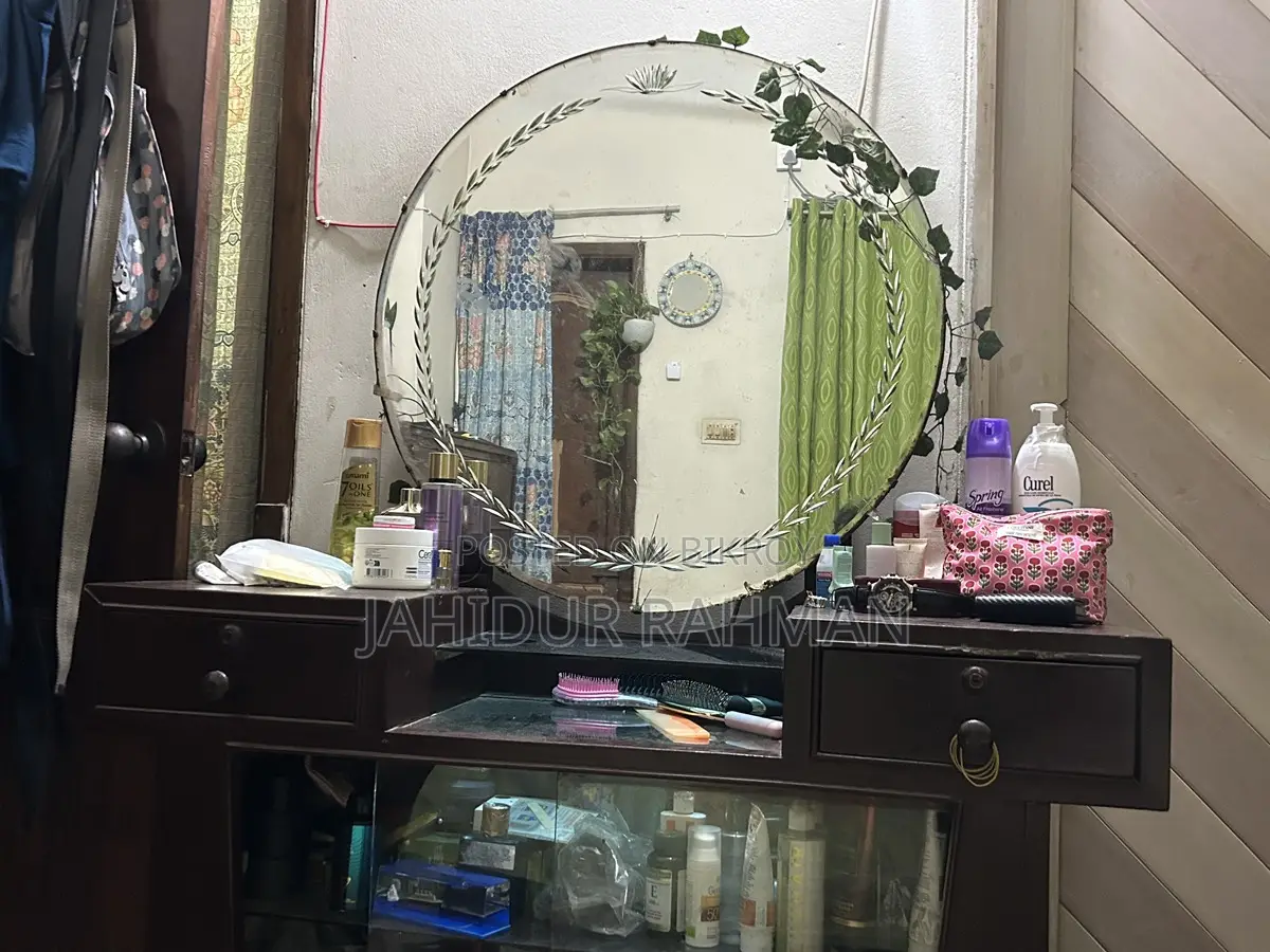 ড্রেসিং টেবিল