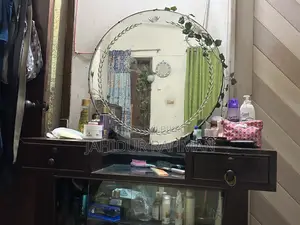 ড্রেসিং টেবিল