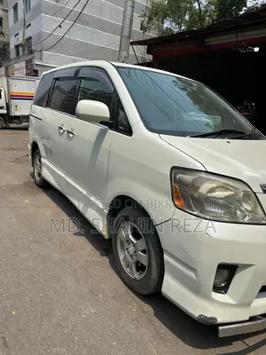 Toyota Noah 2004