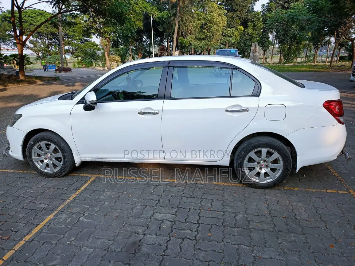 Toyota Axio . 2013