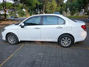 Toyota Axio . 2013