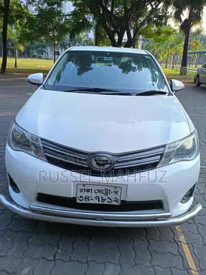 Toyota Axio . 2013