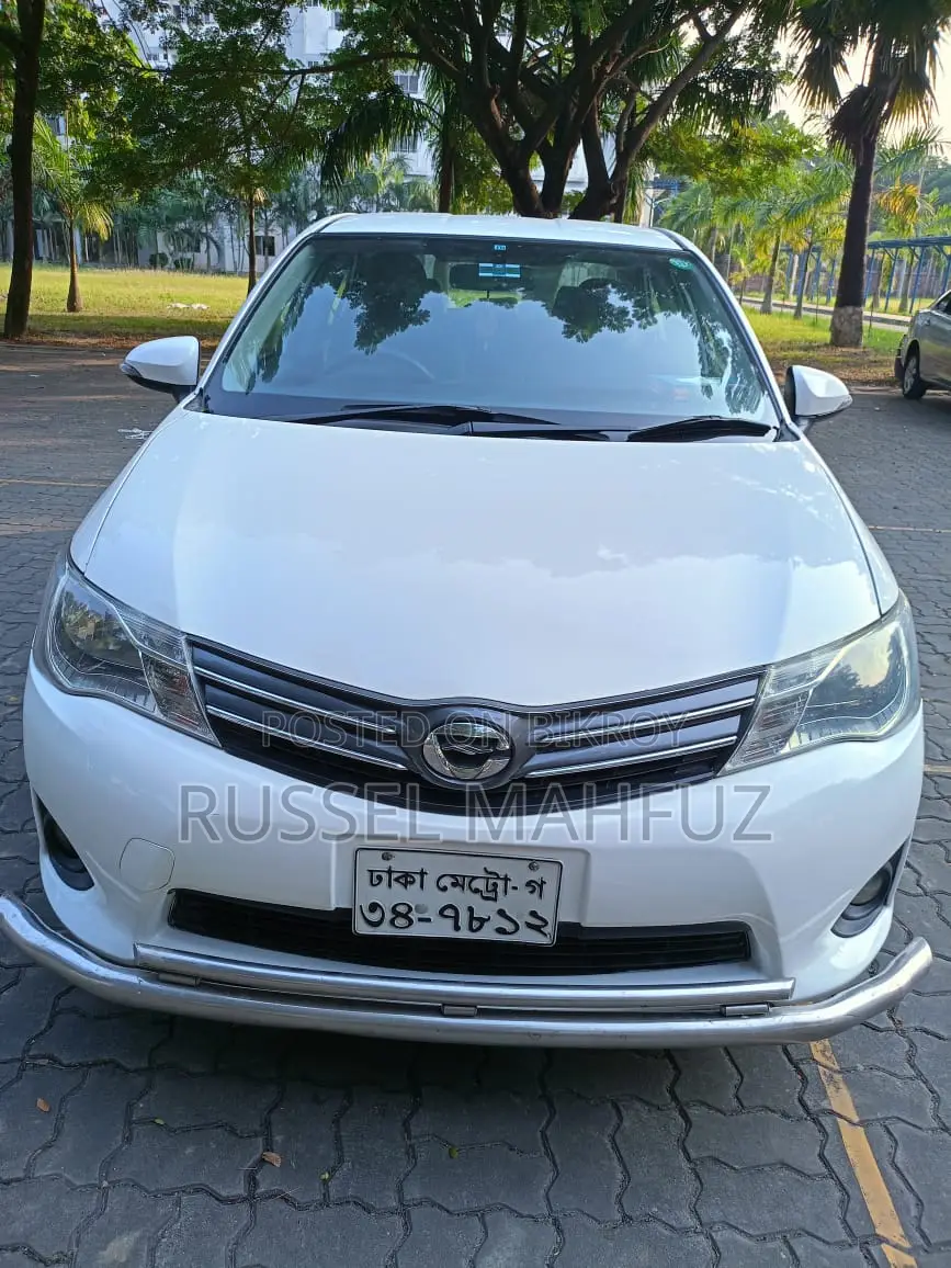 Toyota Axio . 2013