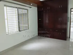 বারিধারা ডিপ্লোম্যাটিক এলাকায় ৪ বেডের সেমি-ফার্নিশড ফ্ল্যাট ভাড়া