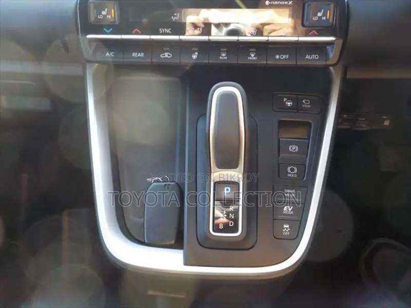 Toyota Noah Z HYBRID NEW SHAPE 2022