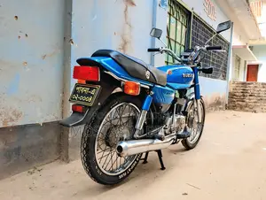 Suzuki AX4 2000