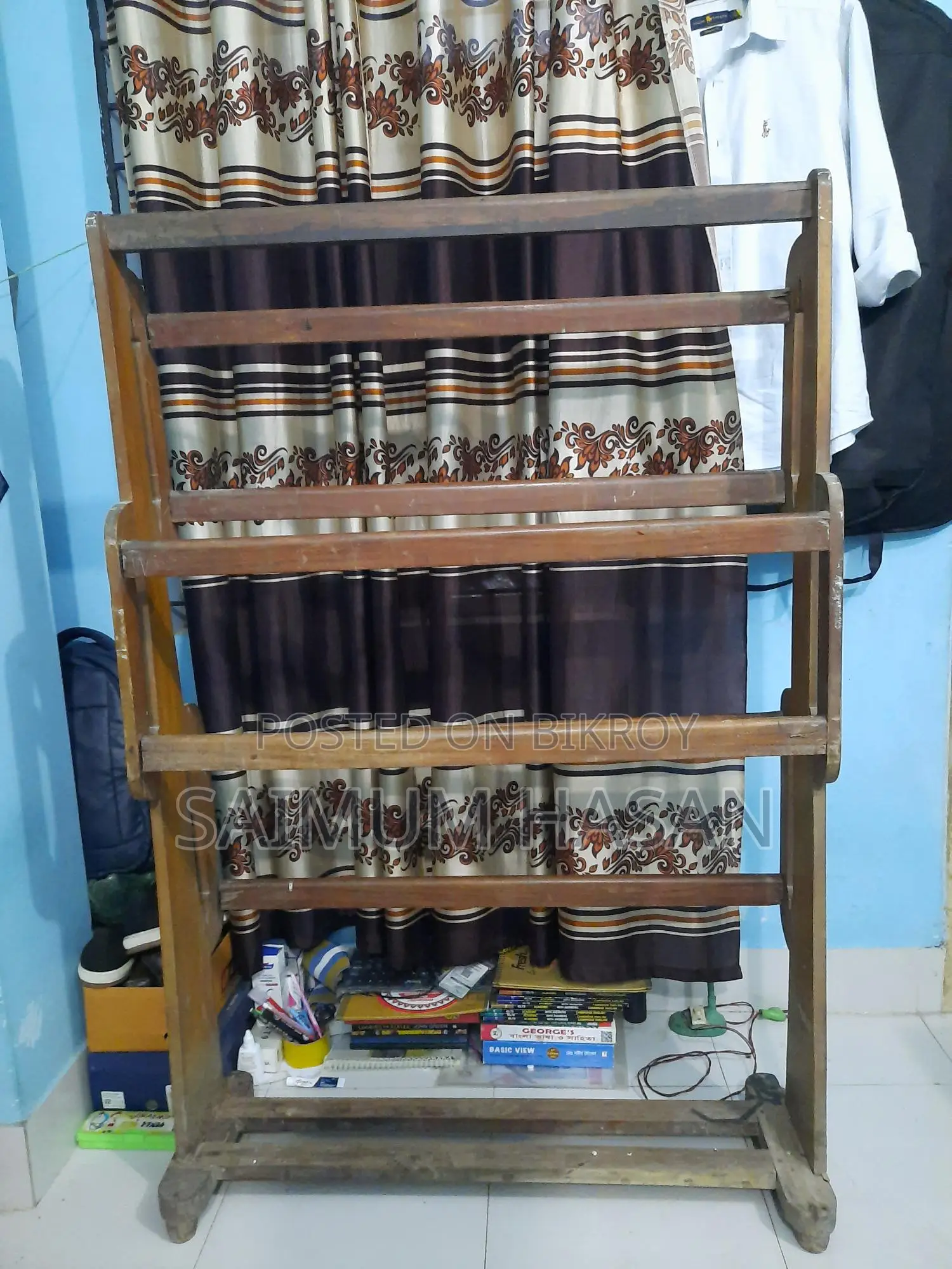 কাঁঠাল কাঠের একটি ব্যবহৃত আলনা বিক্রি হবে