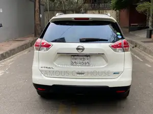 নিসান এক্স-ট্রেইল সানরুফ অকটেন ৭ সিট ২০১৪