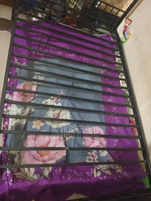 1. Sturdy Metal Bunk Bed