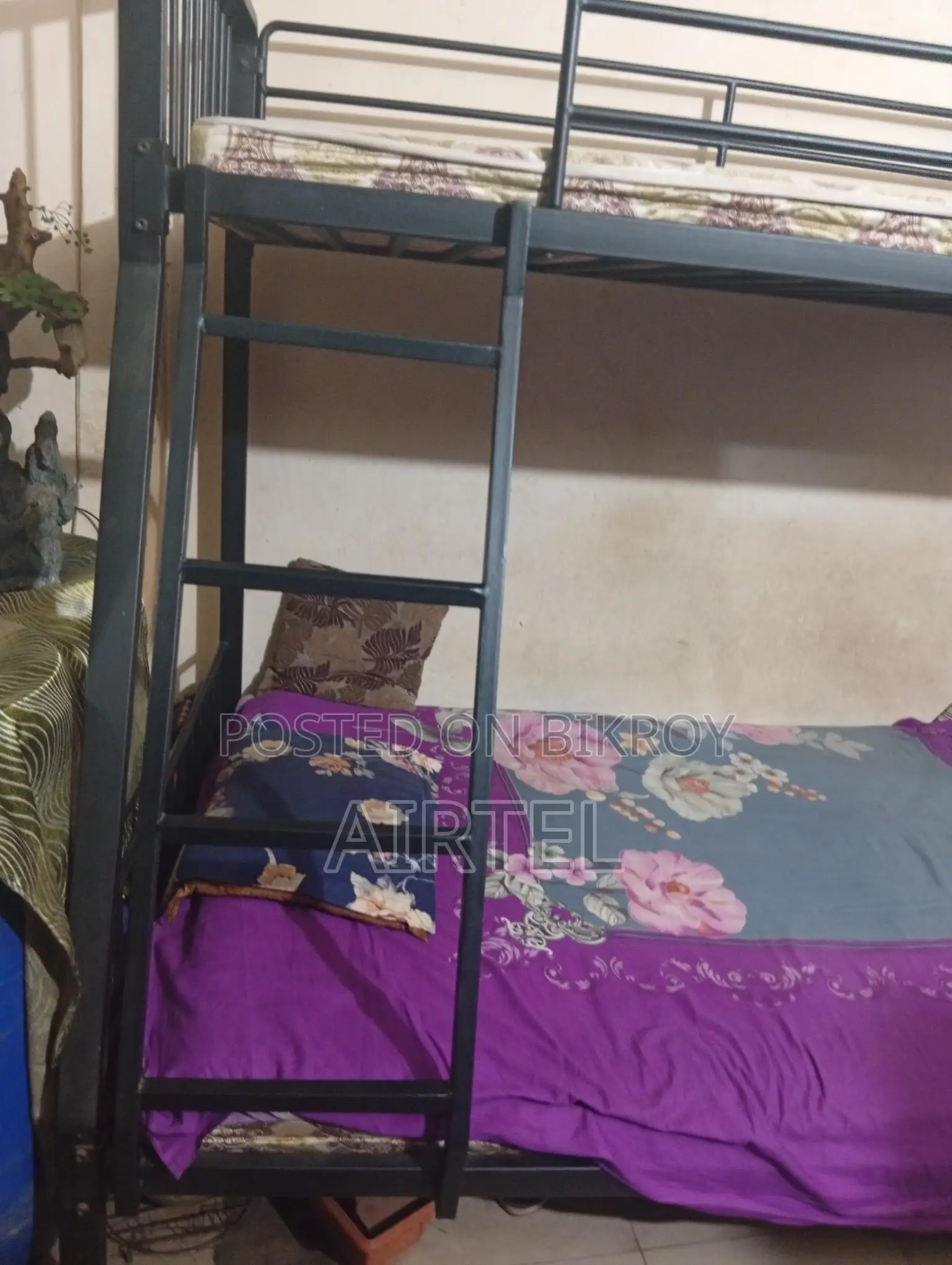 1. Sturdy Metal Bunk Bed